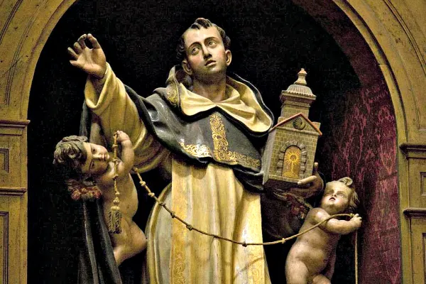 Der heilige Thomas von Aquin hält in dieser Darstellung die Kirche in seiner Hand, in deren Mitte die heilige Eucharistie prangt. / Flickr / Lawrence OP (CC BY-NC-ND 2.0)