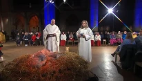 ARD-Christmette 2025 aus St. Maria in Stuttgart / Screenshot von YouTube/ André-Nico La Torre