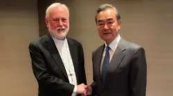 Erzbischof Paul Richard Gallagher und Wang Yi in München / Vatican Media
