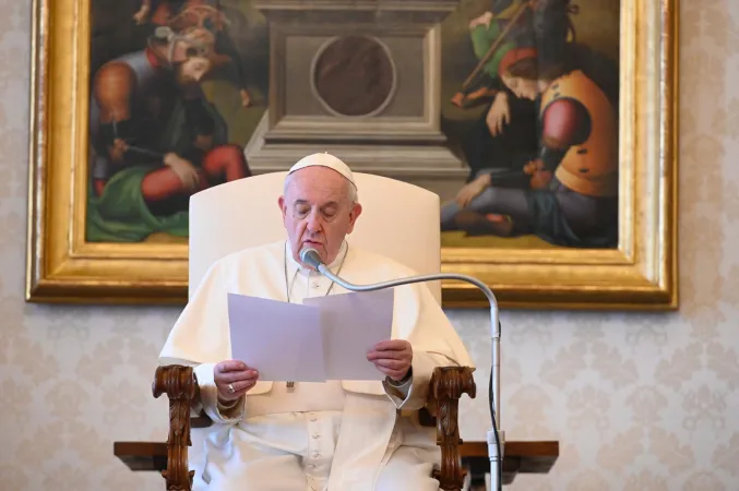 Papst Franziskus trägt seine Katechese über die Seligpreisungen vor am 1. April 2020.