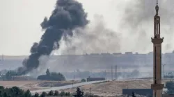 Rauch steigt auf über der syrischen Stadt Tel Abyad an der Grenze zur Türkei am 13. Oktober 2019 / Burak Kara/Getty Images
