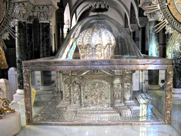 Der Sarkophag des Heiligen Andreas in Patras. 
