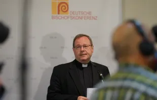 Der Vorsitzende der deutschen Bischofskonferenz (DBK), Bischof Georg Bätzing, bei einer Pressekonferenz am Rande der DBK-Herbstvollversammlung in Fulda. / Rudolf Gehrig / CNA Deutsch