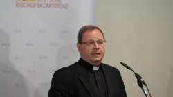 Bischof Georg Bätzing (Limburg) ist seit 2020 Vorsitzender der deutschen Bischofskonferenz (DBK). / Rudolf Gehrig / CNA Deutsch