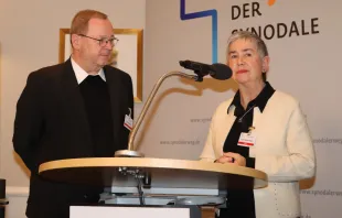 Bischof Georg Bätzing und Irme Stetter-Karp beim Synodalen Ausschuss am 10. und 11. November 2023 / Synodaler Weg / Ewelina Sowa