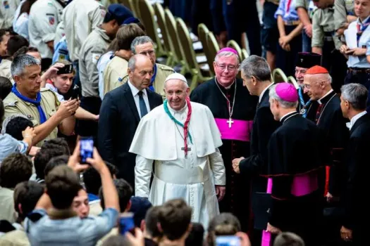 Papst Franziskus mit Pfadfindertuch beim am 3. August 2019 / Daniel Ibanez / CNA Deutsch 