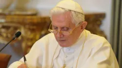 Papst Benedikt XVI. im Jahr 2010 / Osservatore Romano / CNA Deutsch