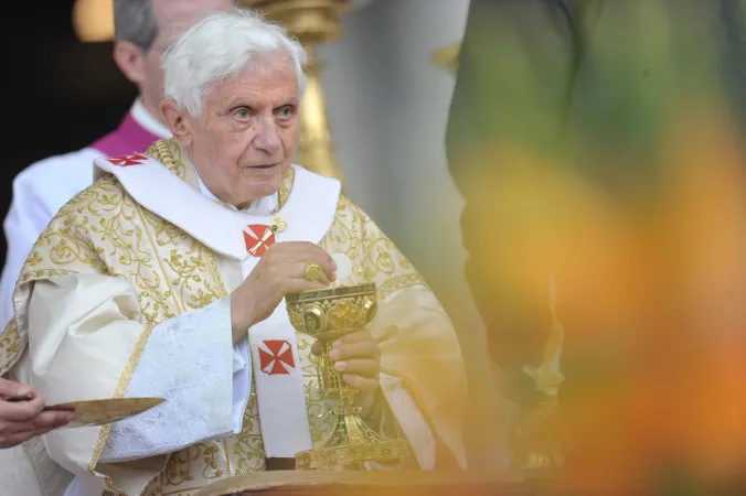 Benedikt XVI. an seinem letzten Osterfest als Papst im Jahr 2012.