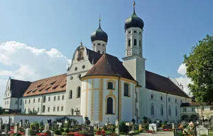 Kloster Benediktbeuern (vor den Unwetterschäden vom 26. August 2023) / SchiDD / Wikimedia Commons (CC BY-SA 3.0 DE)