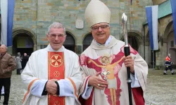 Msgr. Gerhard Best und Bischof Karl-Heinz Wiesemann / Heiko Appelbaum / Erzbistum Paderborn