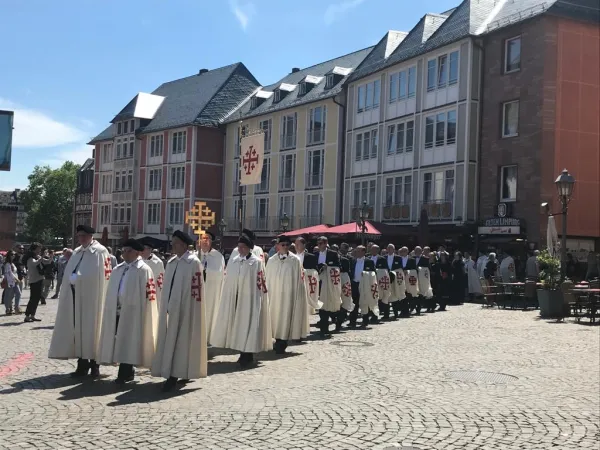 In Frankfurt am Main wurden 22 neue Mitglieder in den Ritterorden vom Heiligen Grab zu Jerusalem aufgenommen.