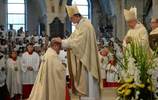 Kardinal Woelki weiht Georg Bätzing zum Bischof am 13. September 2016. / Bistum Limburg