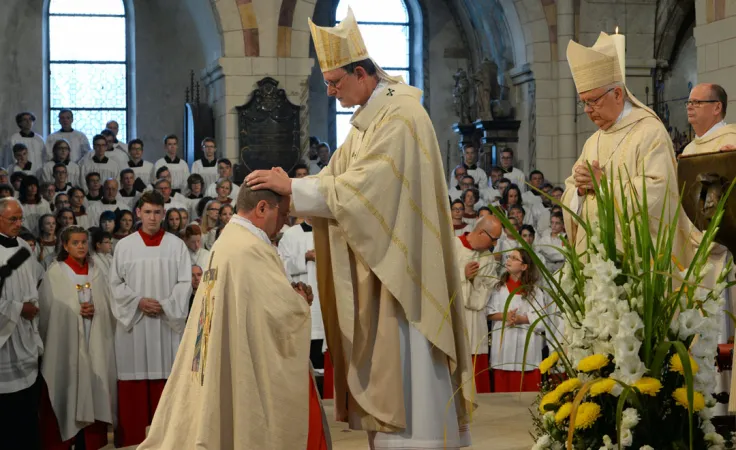 Kardinal Woelki weiht Georg Bätzing zum Bischof am 13. September 2016.