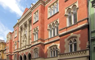 Fassade einer Fakultät der Katholischen Péter-Pazmany-Universität in Budapest / Daniel Kovacs / Wikimedia (CC BY-SA 3.0)