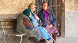 Wenn die Jugend auswandert, bleiben Alte oft zurück: Frauen in einem bulgarischen Dorf (Referenzbild). / Wengen via Pixabay