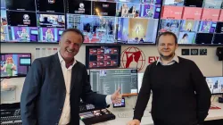 Martin Rothweiler (l), Programmdirektor EWTN.TV und Thomas Korzekwa (r), Leiter Sendeabwicklung, beim Sendestart aus Köln / EWTN.TV
