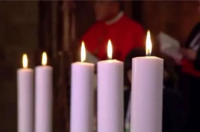 Kerzen brennen beim Ökumenischen Gebet in Lund am 31. Oktober 2016.
