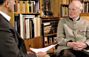 Martin Rothweiler im Gespräch mit Professort Robert Spaemann. / EWTN.TV