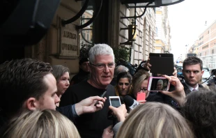 Phil Nagle vor der Presse am 3. März 2016 vor dem Hotel Quirinale in Rom, wo auch die Anhörung durch die Royal Commission stattfand   / CNA/Alexey Gotovskiy