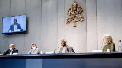 MItglieder der vatikanischen Kommission zu COVID-19 im Presseamt des Heiligen Stuhls / Daniel Ibáñez / ACIPrensa