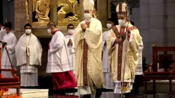 Kardinal Jose Advincula (rechts) während seiner Amtseinführung als neuer Prälat der Erzdiözese Manila am 24. Juni 2021  / Jose Torres Jr. / LiCAS News