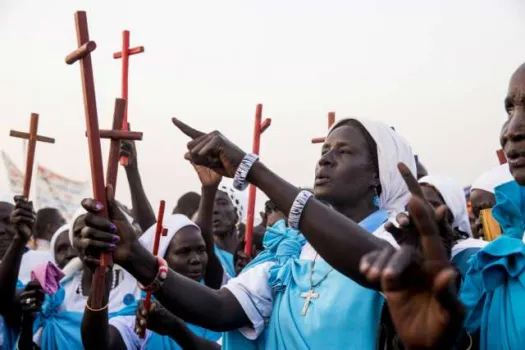 Katholiken in einem Lager für Binnenvertriebene in der Nähe von Malakal, Südsudan, am 13. Januar 2016. / UN Photo / JC McIlwaine via Flickr (CC BY-NC-ND 2.0)