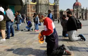 Gläubige beten in der Basilika Unserer Lieben Frau von Guadalupe in Mexiko-Stadt. 
 / Shutterstock
