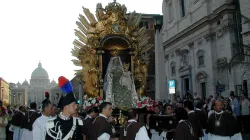 Das Gnadenbild der Muttergottes vom Karmel in der feierlichen Prozession in Rom. / Paul Badde / EWTN