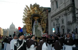 Das Gnadenbild der Muttergottes vom Karmel in der feierlichen Prozession in Rom. / Paul Badde / EWTN