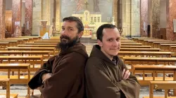 Shia LaBeouf und Bruder Alexander Rodriguez, ein echter Franziskanermönch, der im Film auftritt, sind auch im wirklichen Leben enge Freunde. / Br. Alexander Rodriguez