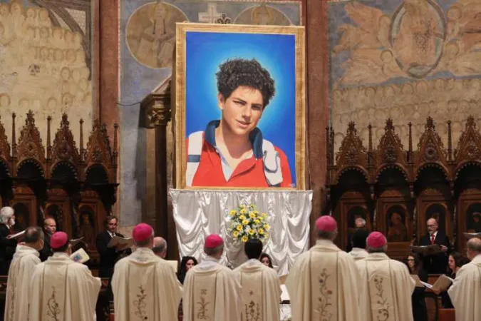 Ein Bild des seligen Carlo Acutis wurde bei der heiligen Messe enthüllt. 