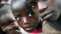 Vertriebene Kinder in der Demokratischen Republik Kongo / Stuart Boulton/Shutterstock