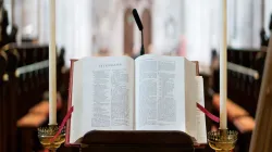 Bibel in der Kirche (Referenzbild) / BeyondJ / Pixabay (CC0)