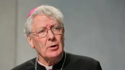 Bischof Lucas Van Looy, S.D.B., auf einer Pressekonferenz des Vatikans zur Familiensynode, 23. Oktober 2015 / Daniel Ibáñez / CNA Deutsch 