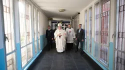 Papst Franziskus besucht die Haftanstalt Rebibbia in Rom am 2. April 2015 / L'Osservatore Romano