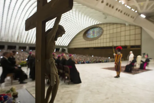 Die Aussendung findet in der Audienzhalle Paul VI. statt. / L'Osservatore Romano  