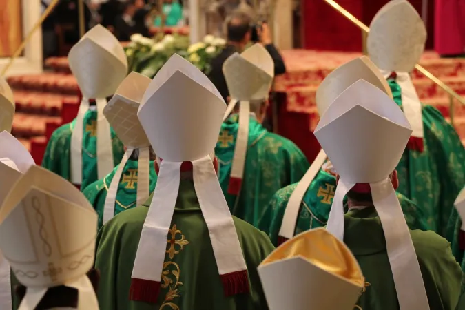 Bischöfe in bei einer Messe im Petersdom