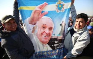 Gläubige begrüßen Papst Franziskus zur Feier der Heiligen Messe in Ecatepec, Mexiko am 14. Februar 2016 / CNA/Alan Holdren