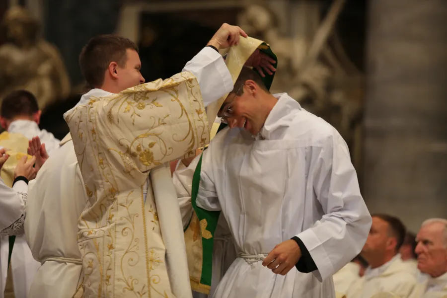 Petersdom in Rom, 29. September 2016: Feier der Weihe zum Diakon angehender Priester des "Pontifical North American College".