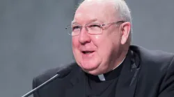 Kardinal Kevin Farrell im Pressesaal des Vatikans am 30. März 2017. / Daniel Ibanez / CNA Deutsch 