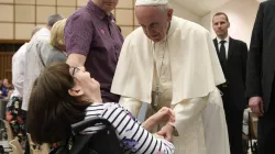 Papst Franziskus begegnete Betroffenen und ihren Pflegern / L'Osservatore Romano