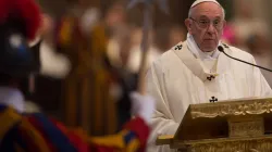 Papst Franziskus am 12. Oktober 2017 bei der Feier der heiligen Messe in der Basilika Groß Sankt Marien in Rom. / CNA / Daniel Ibanez