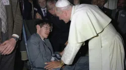 Stephen Hawking und Papst Johannes Paul II im Vatikan. / Vatican Media