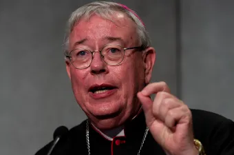 Kardinal Jean-Claude Hollerich im Pressesaal des Vatikans (Archivbild).  / Daniel Ibanez / CNA Deutsch 