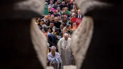 Vatikan, 7. Oktober 2019: Papst Franziskus führt die Eröffnungsprozession der Bischofssynode zum Amazonas-Gebiet von der Basilika St. Peter zur Synodenhalle, um dort das Eröffnungsgebet zu sprechen. / Daniel Ibanez / CNA Deutsch