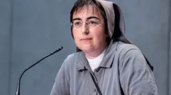 Schwester Alessandra Smerilli spricht bei einer Pressekonferenz im Vatikan am 7. Juli 2020. / Daniel Ibáñez / CNA Deutsch 