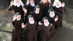 Die Gemeinschaft der Unbeschuhten Karmelitinnen baut ein neues Kloster in Drasty auf. / karmeldrasty.eu