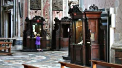 Offene Beichtstühle in einer Kirche in Neapel, Italien.  / Heinz-Josef Lücking via Wikimedia (CC BY 3.0)