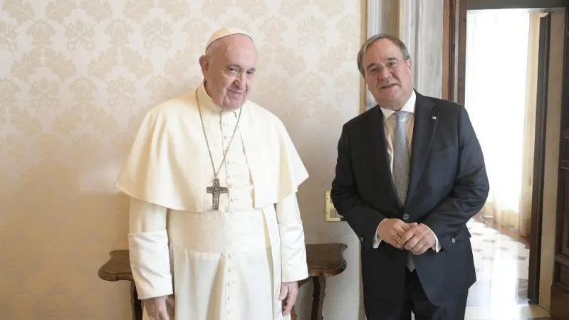 Papst Franziskus und Armin Laschet am 2. Oktober im Vatikan. 
