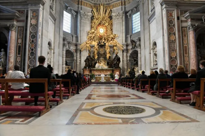 Papst Franziskus feiert Ostermesse im Petersdom am 4. April 2021